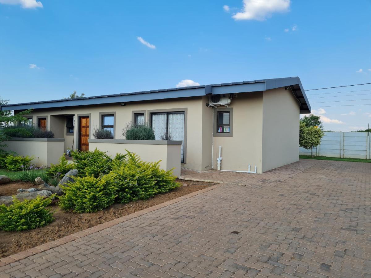 Village Kulture - Guest House Rustenburg Zewnętrze zdjęcie