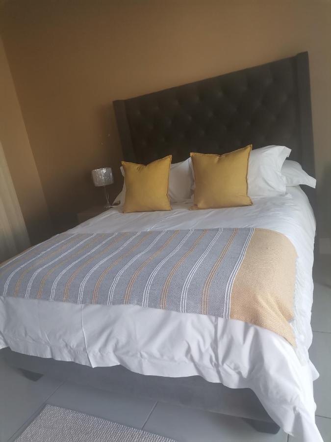 Village Kulture - Guest House Rustenburg Zewnętrze zdjęcie